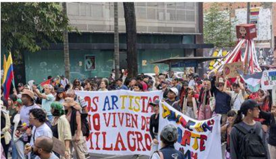 imagen de Manifestaciones en toda Colombia protestan contra el nuevo presidente y la intervención estadounidense