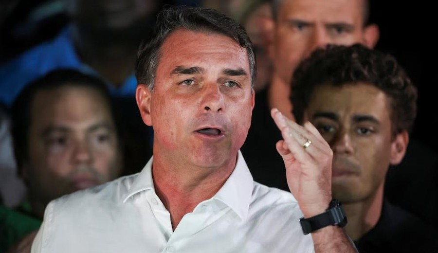 imagen de Flávio Bolsonaro se autoproclamó “verdadero presidente electo de Brasil” y agradeció a Donald Trump y Javier Milei
