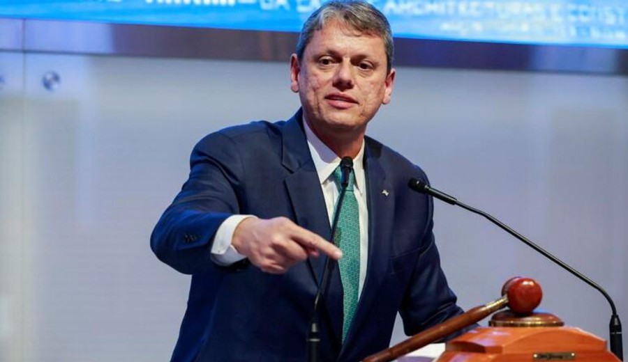 imagen de La derecha brasileña mira a Tarcisio de Freitas, gobernador de San Pablo, para la era post Flávio Bolsonaro